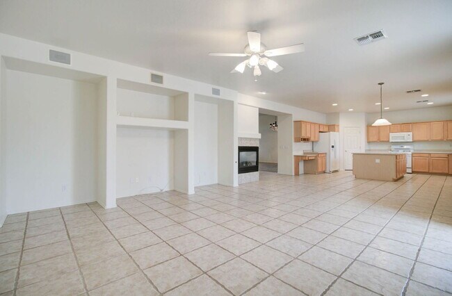 Building Photo - 2026 E County Down Dr