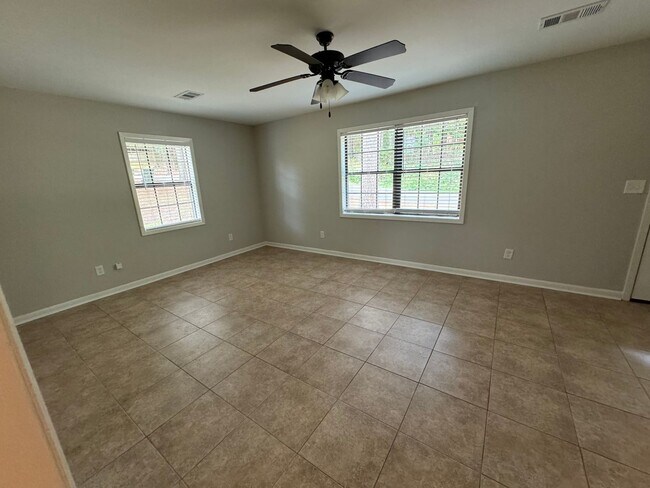 Building Photo - Excellent Location!  3 Bed 2.5 Bath Townhouse!