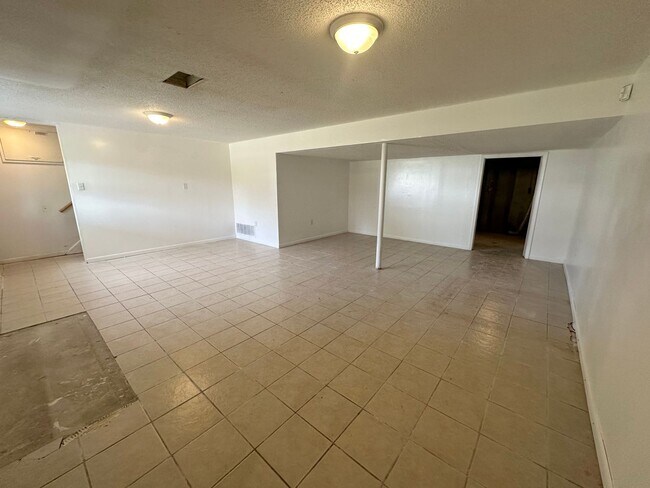 Building Photo - Beautifully Renovated 4 bedroom / 2 bath home in cul-de-sac!