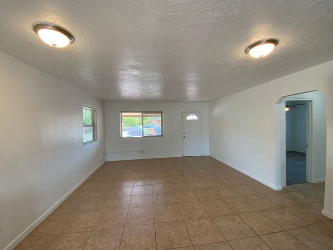 Building Photo - 2 Bedroom Single Story Home Available Near...