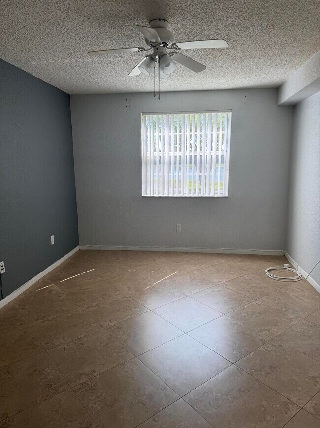 Building Photo - 2880 N Oakland Forest Dr