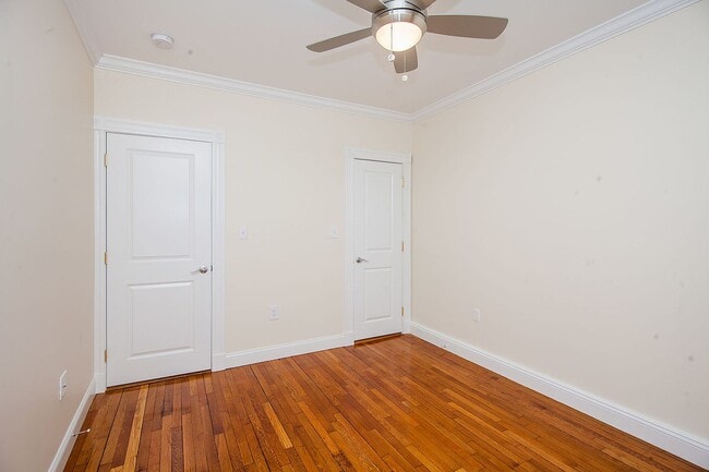 Building Photo - Charming 1 Bedroom-No Broker Fee
