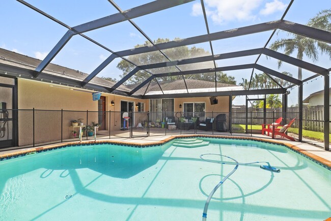 Building Photo - Fountain Lakes Community