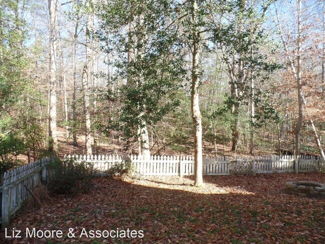 Building Photo - 3 br, 1.5 bath House - 934 Pheasant Run