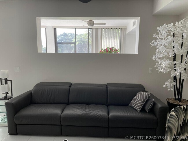 Building Photo - 11530 Briarwood Cir