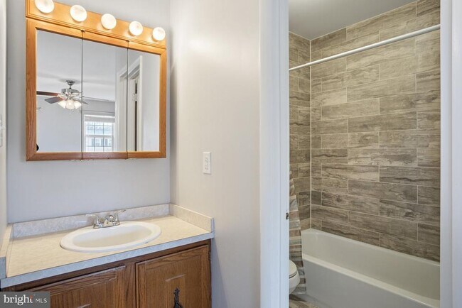 Building Photo - 14367 Springbrook Ct