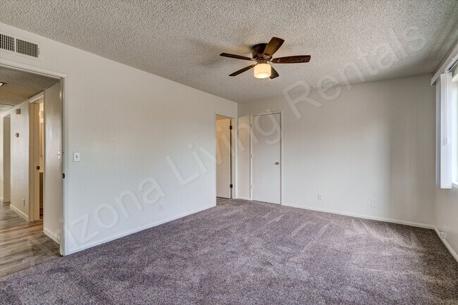 Building Photo - SAND870