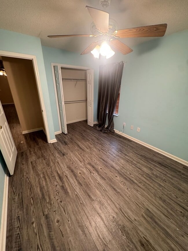 Building Photo - Charming and Spacious 3BR 2BA Home w/ Full Kitchen Suite + Garage + Optional Boat Launch Access i...