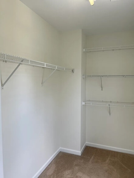 Building Photo - Room in Townhome on Dunlevy Way