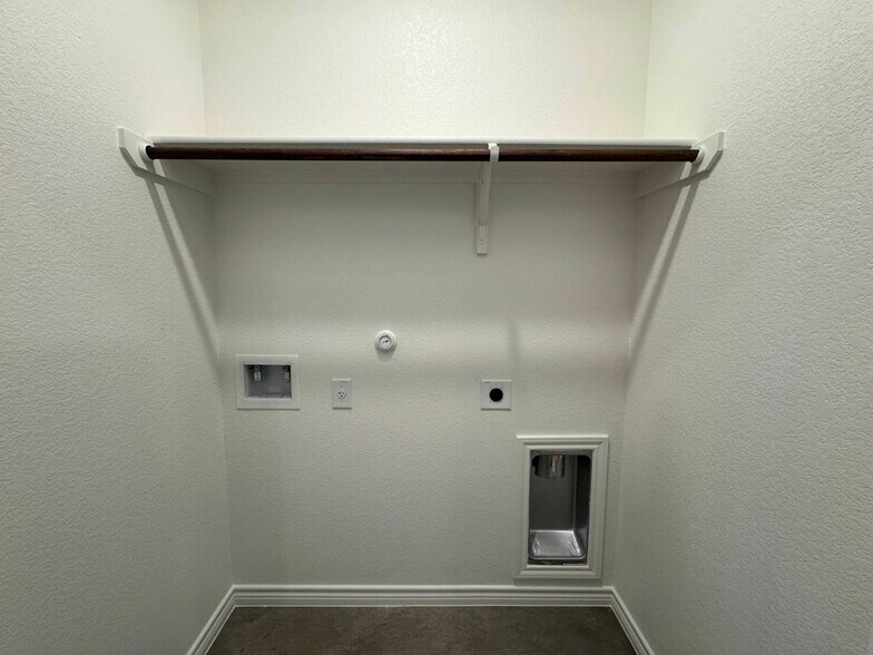 Building Photo - 636 Pacific Crest Trl