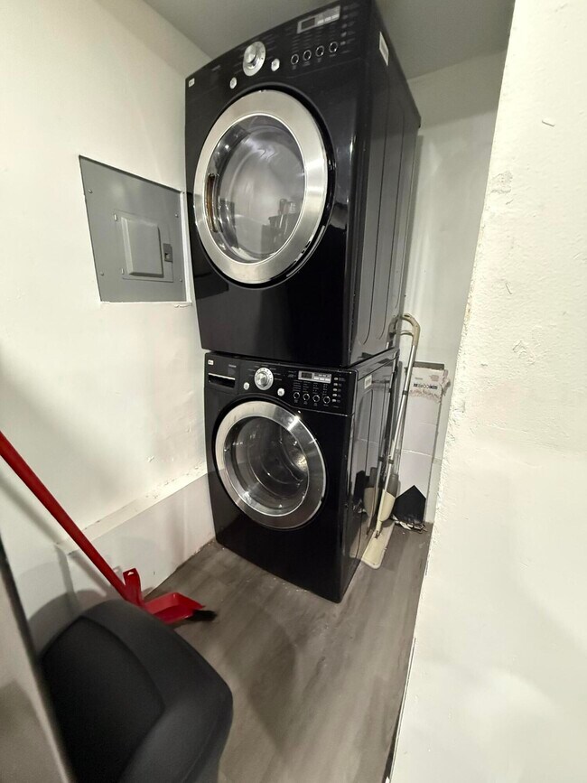 Building Photo - 168 NW 53rd St