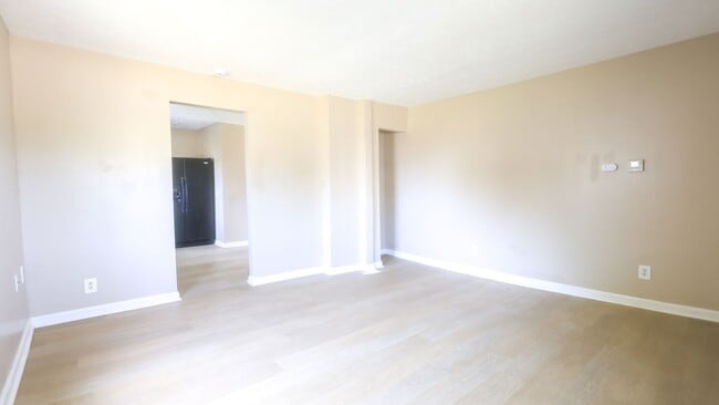 Building Photo - 755 W 13th St