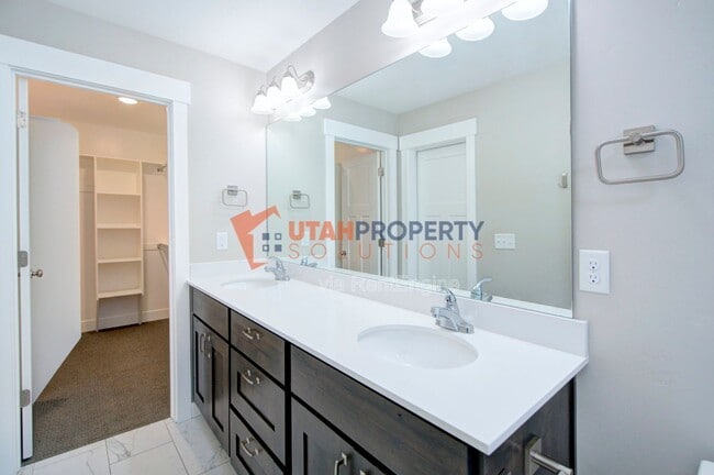 Building Photo - 12272 S Macdill Ct