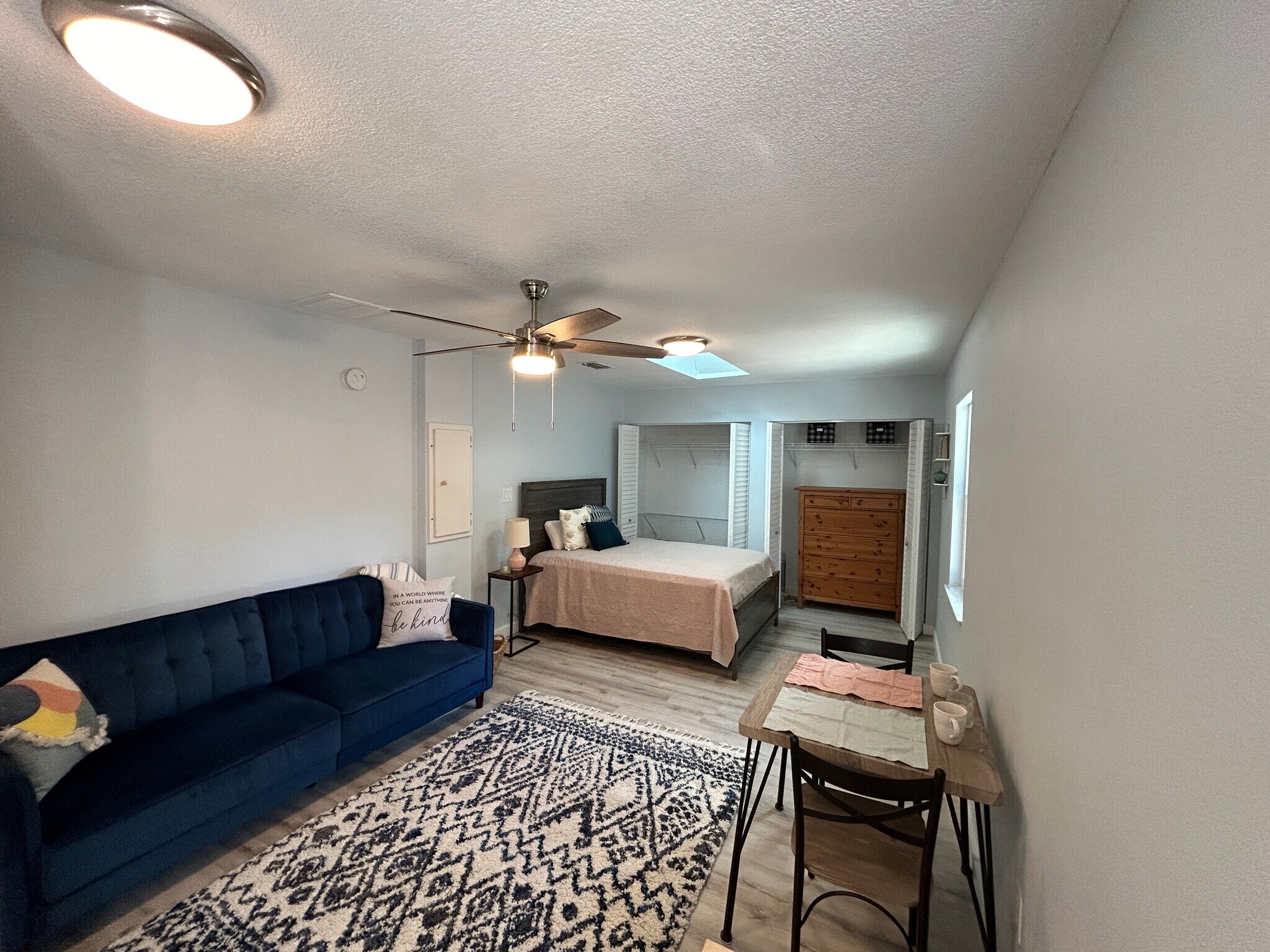 Building Photo - 3219 Roscoe Ave