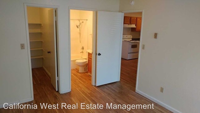 Building Photo - 1 br, 1 bath Apartment - 3350 BULLOCK, #1-49