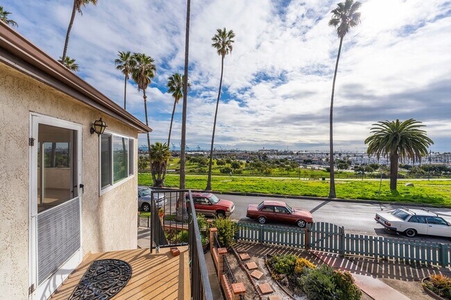 Building Photo - San Pedro Unit with Spectacular Ocean/Mari...