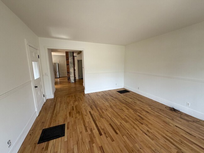 Building Photo - 135-137 North Avenue