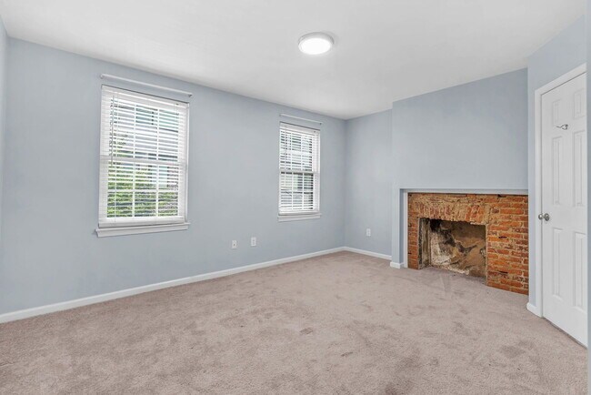 Building Photo - 813 N Lawrence St