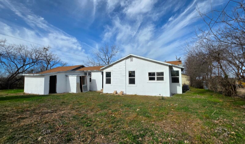 Building Photo - 2001 Old Ballinger Hwy