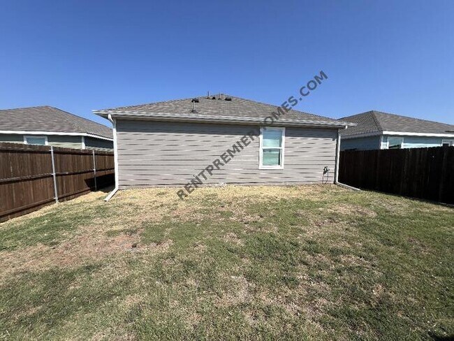 Building Photo - 531 Cochran Dr