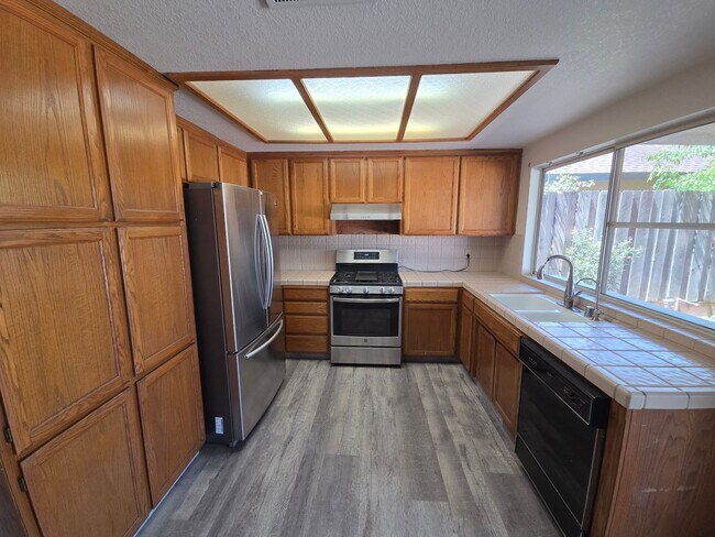 Building Photo - 3 bedroom/2bath home in quiet neighbothood