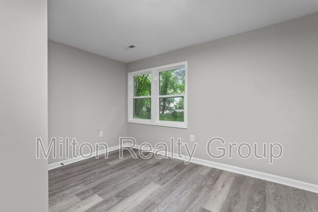 Building Photo - 602 Ross Rd