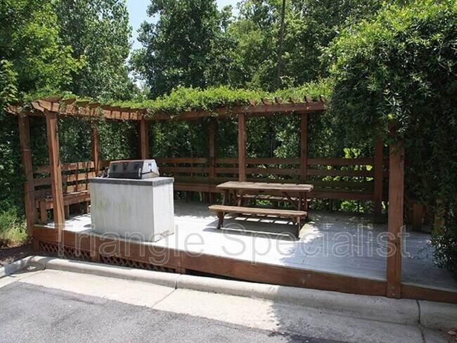 Building Photo - 900 Canenaugh Dr