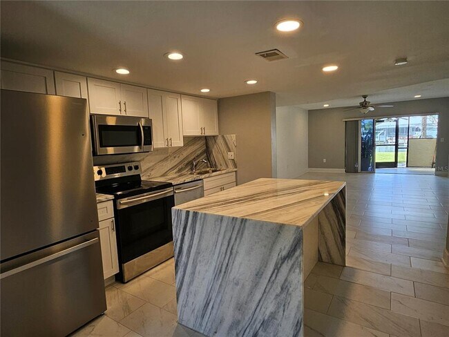 Building Photo - 1028 Apollo Beach Blvd