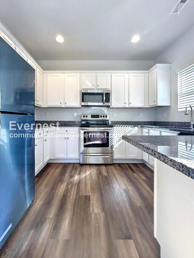 Building Photo - Limited Time Special Offer / 3 Bed, 3 Bath Home with Garage / Pet-Friendly / Vouchers Accepted / ...