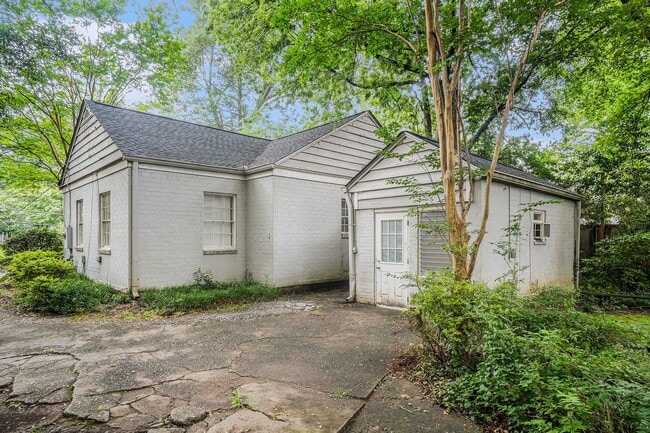 Building Photo - 2 bdrm, 1 bath near Emory and the CDC.