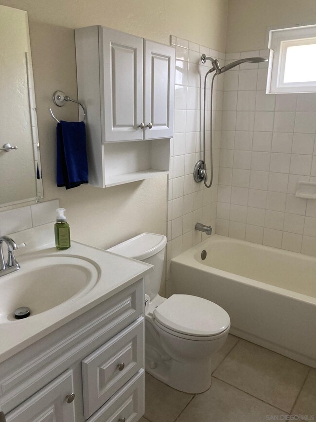 Building Photo - 4644 Chateau Pl