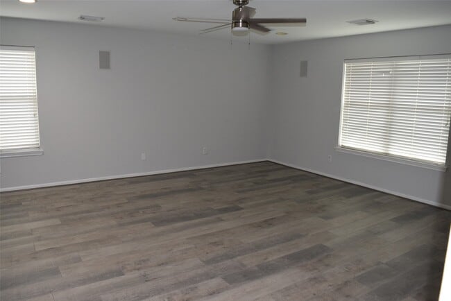 Building Photo - 15510 Liberty Bluff Dr