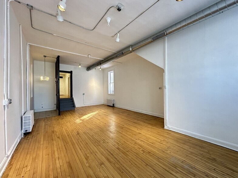 Building Photo - 3422 N Lincoln Ave