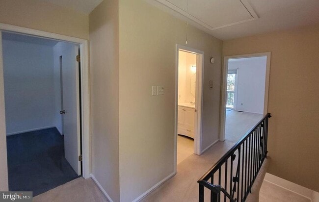 Building Photo - 524 E St Andrews Dr