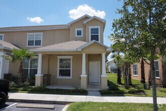 Building Photo - Spacious 3 Bed 3 Bath Townhome with Pool