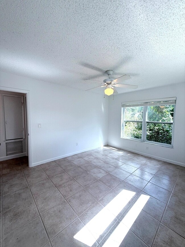 Building Photo - 3364 Jefferson St