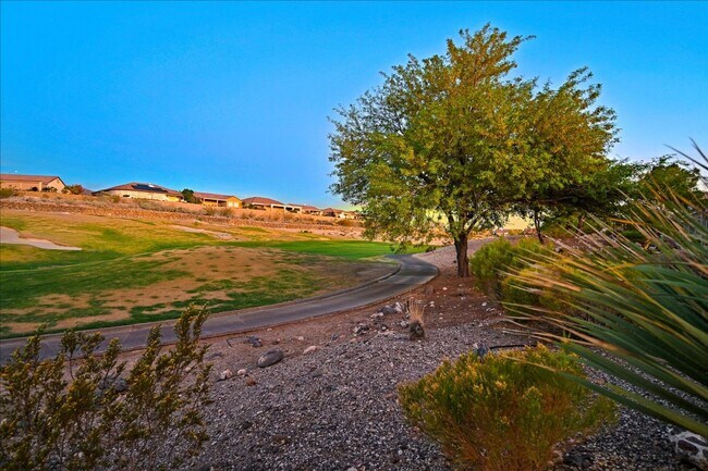 Building Photo - Golf Course Views in Sun City Anthem!  Age...