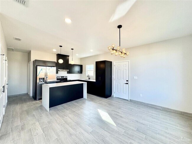 Building Photo - 31 Dragonfly St