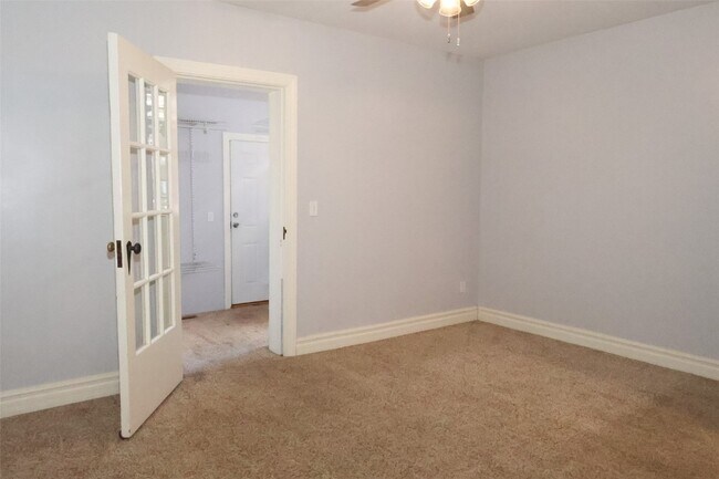 Building Photo - 757 Syracuse Ave