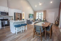 Building Photo - 2202 Elkridge Dr