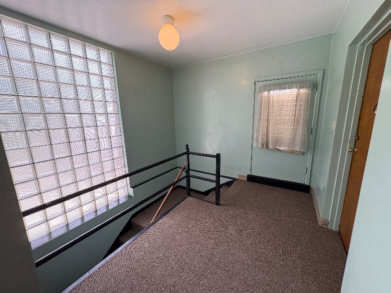 Building Photo - 1000 Melrose Ave