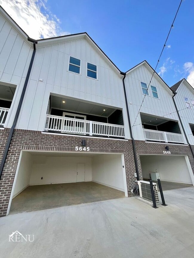 Building Photo - 5602 Sofias Cir