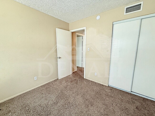 Building Photo - 4514 E Riverside St