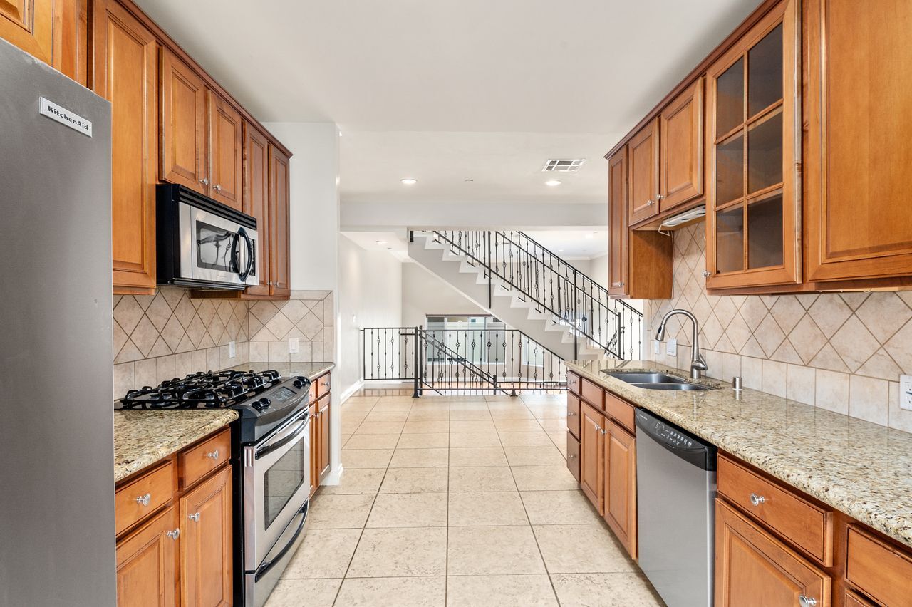 Kitchen - 5241 Colodny Dr
