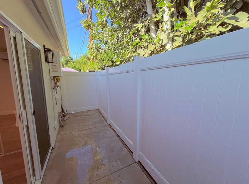 Balcony/Patio - 8604 Tilden Ave