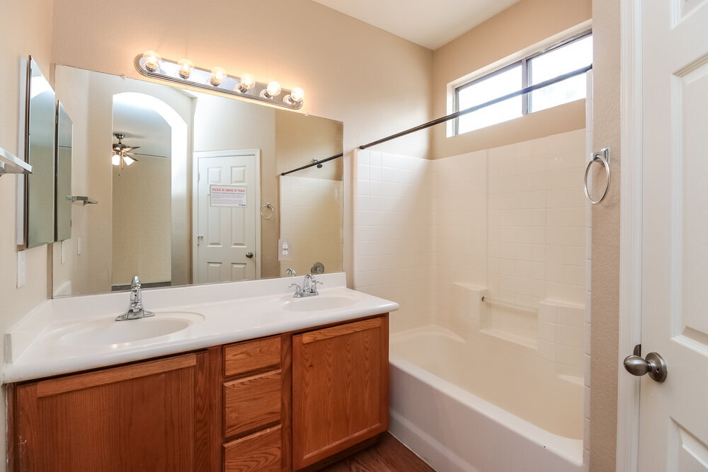 Building Photo - 6639 S 17th Ave