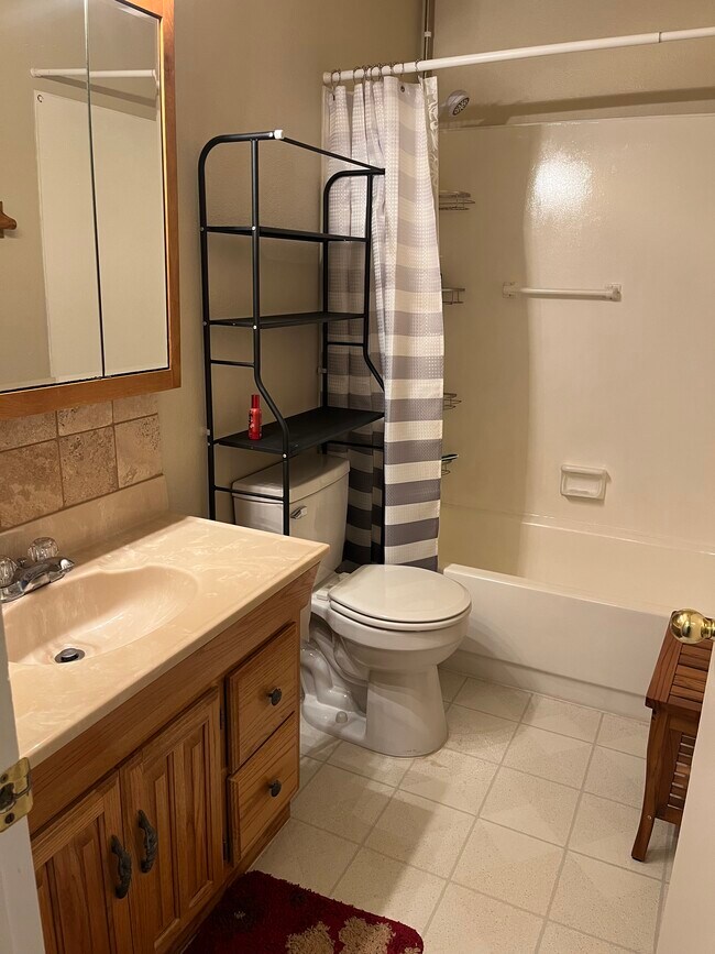 Building Photo - 48988 U.S. 101 S