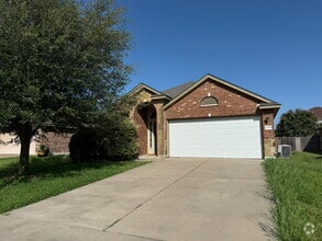 Building Photo - Comfort, Style & Privacy in the Heart of S...