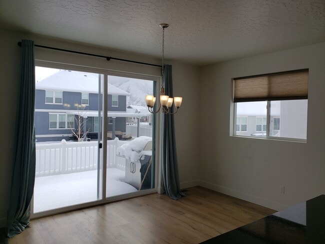Building Photo - Trails and more at this Harvest Park Home in Mapleton!!