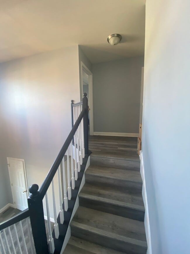 Building Photo - Nice Sinking Spring Larger Fenced Semi-Det...